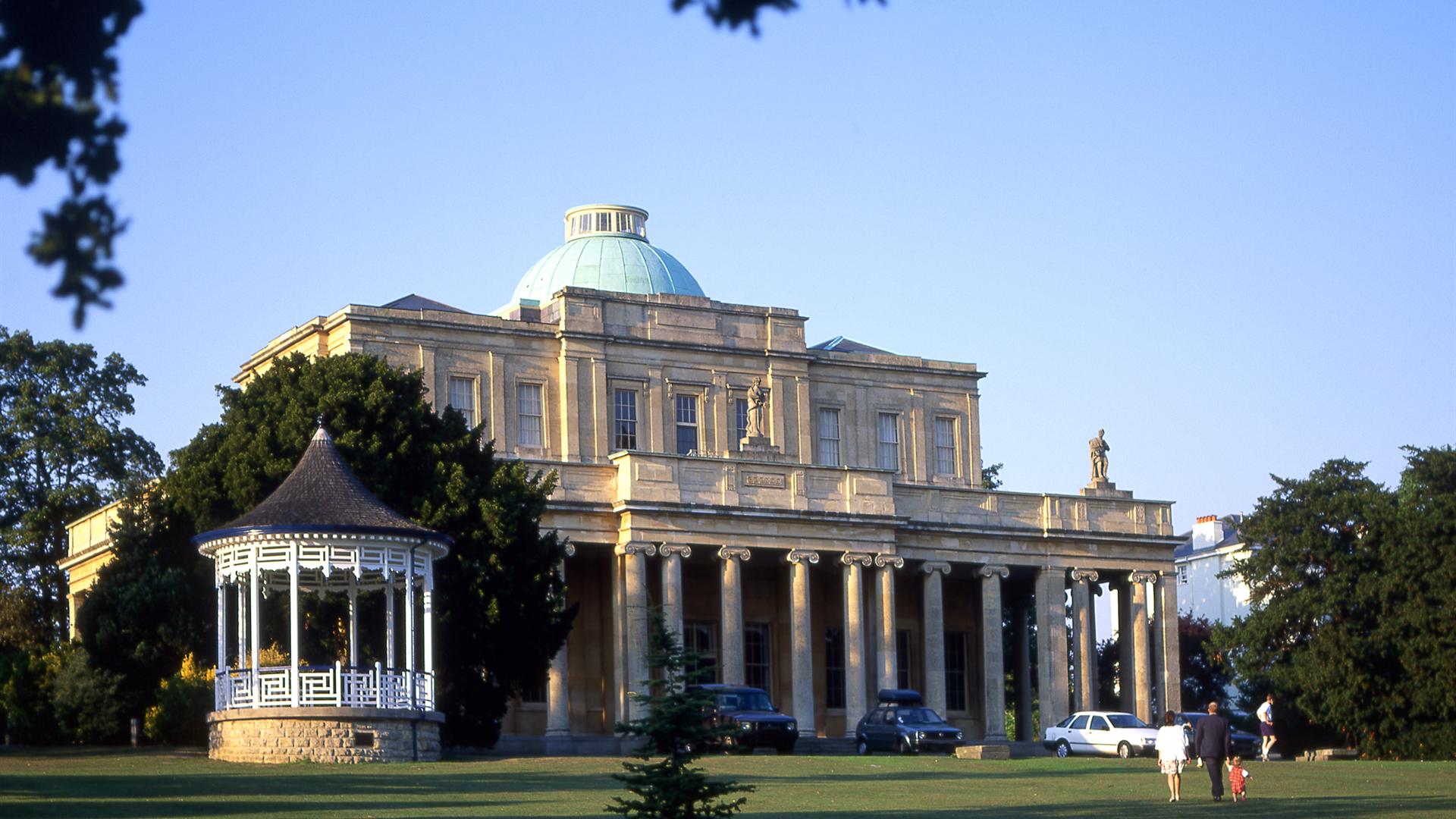Cheltenham Promenade Regency business district